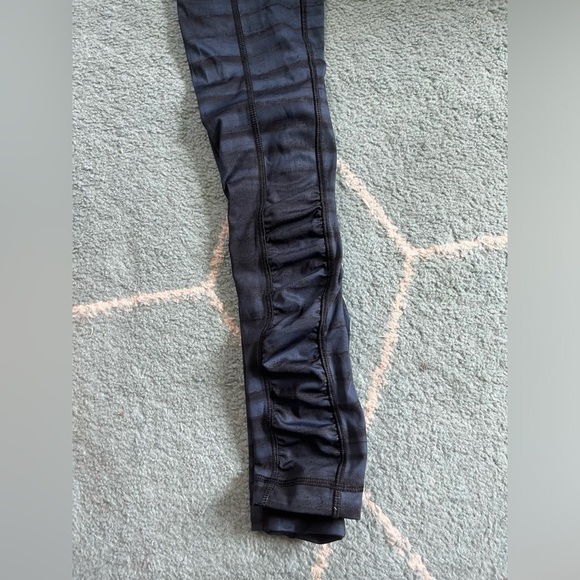 Lululemon | Speed Tight III *All Full-On Luxtreme | Pockets & Leg Design |Size 4 - Picture 3 of 7